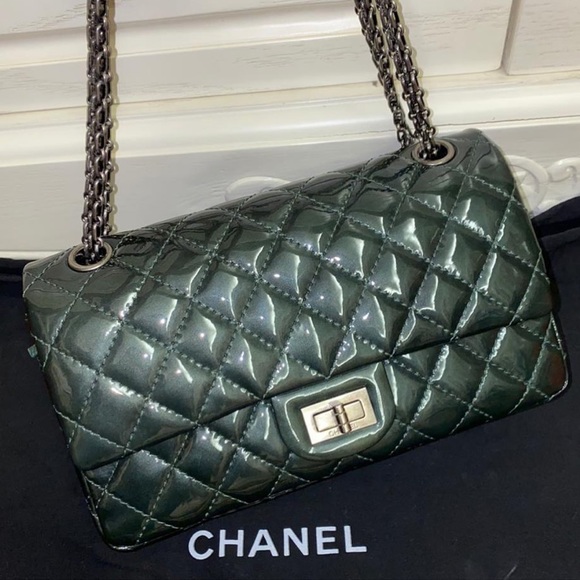 chanel reissue 255